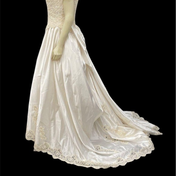 Mori Lee Cap Sleeve Wedding Gown - Picture 5 of 9